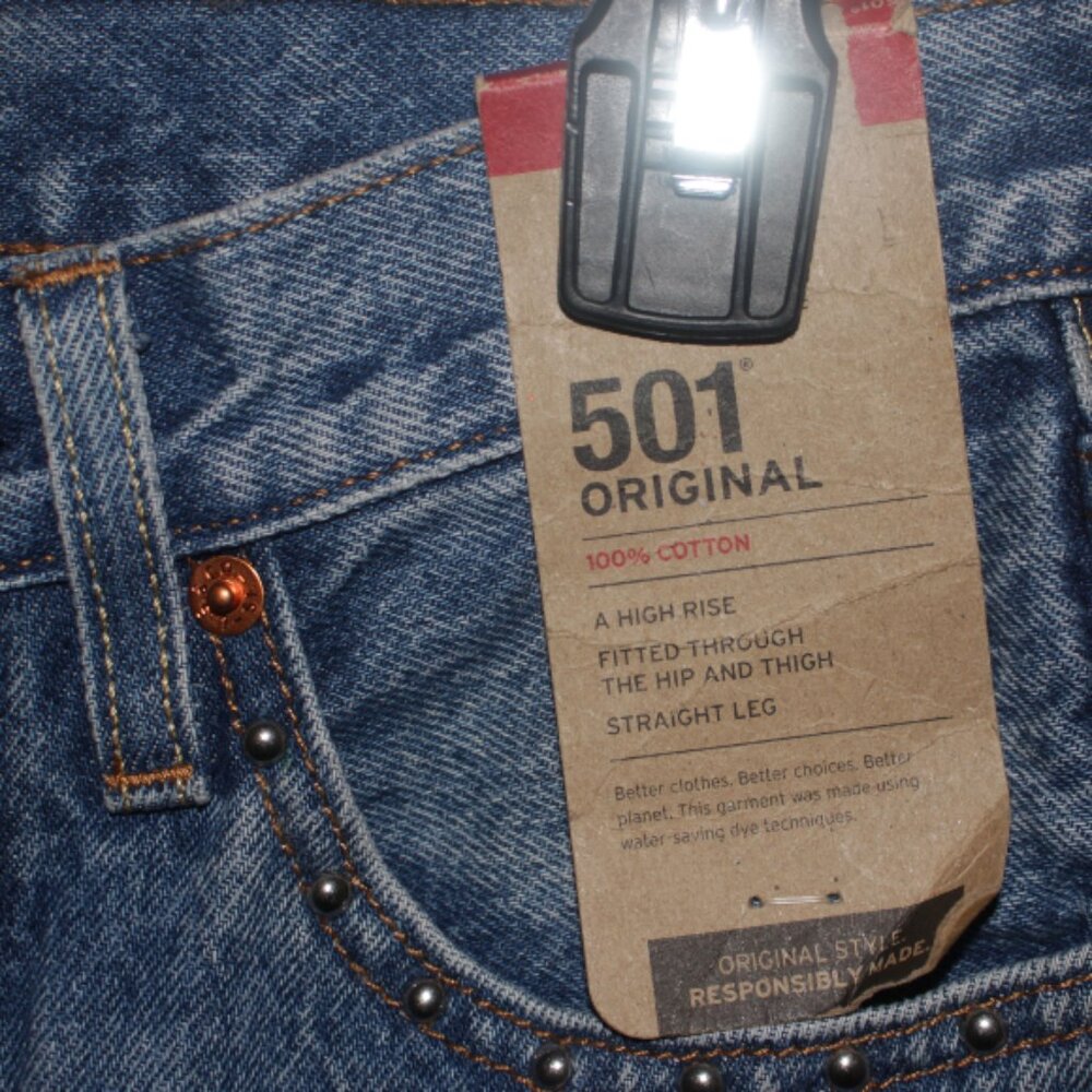NWT Levi's 501 Original Studded Jeans Size 28 x 30 - Picture 5 of 7